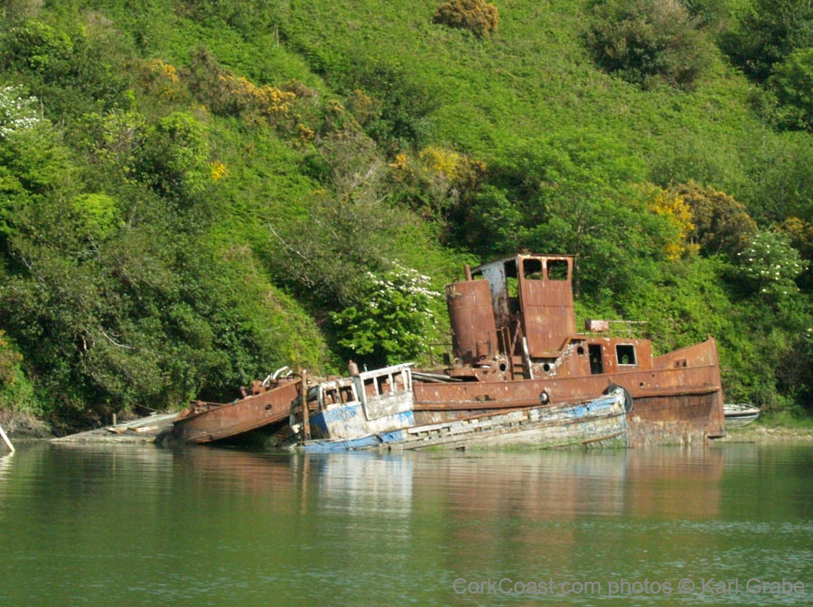 KG091941 old boat bandon riverC