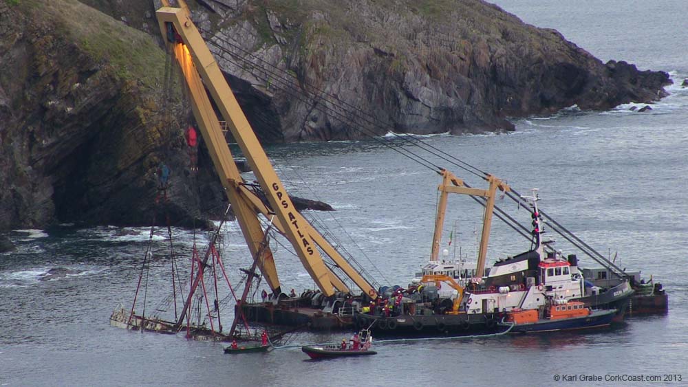 KG095559 IMG_0266 laying the oil boom