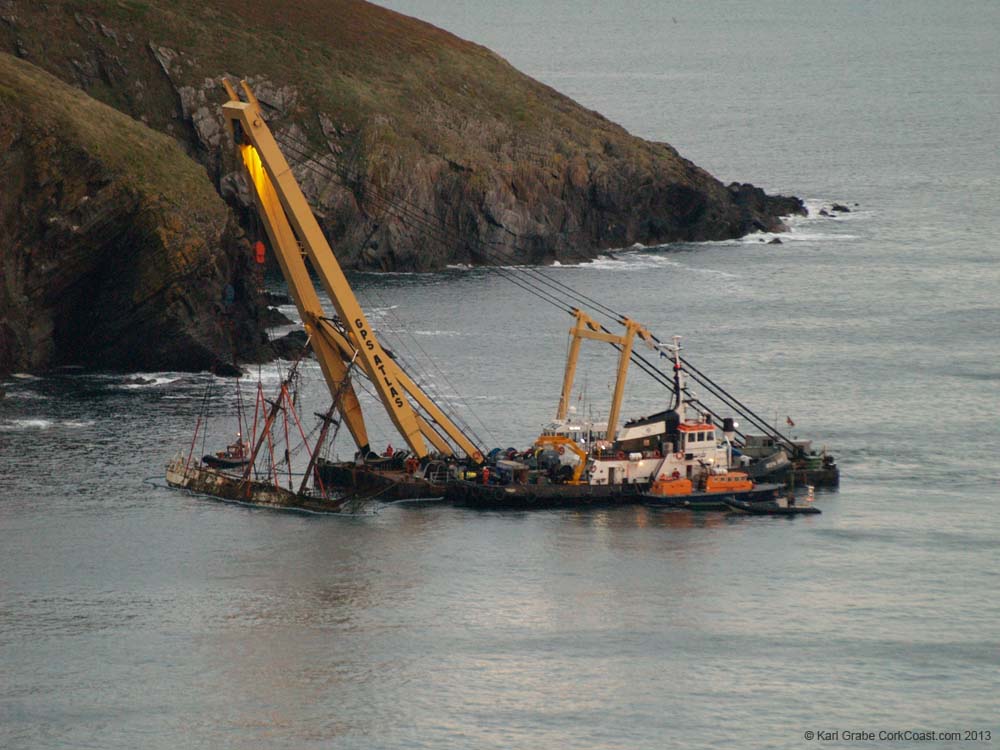 KG095561 raised + oil boom deployed