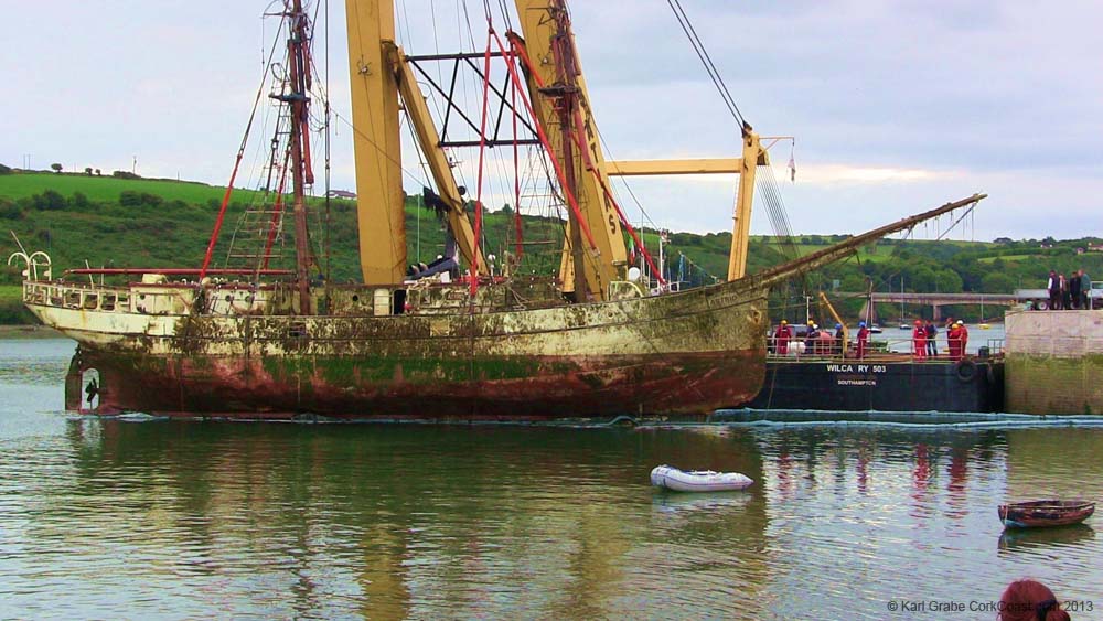 IMG_0332 astrid lift starts - barge on right