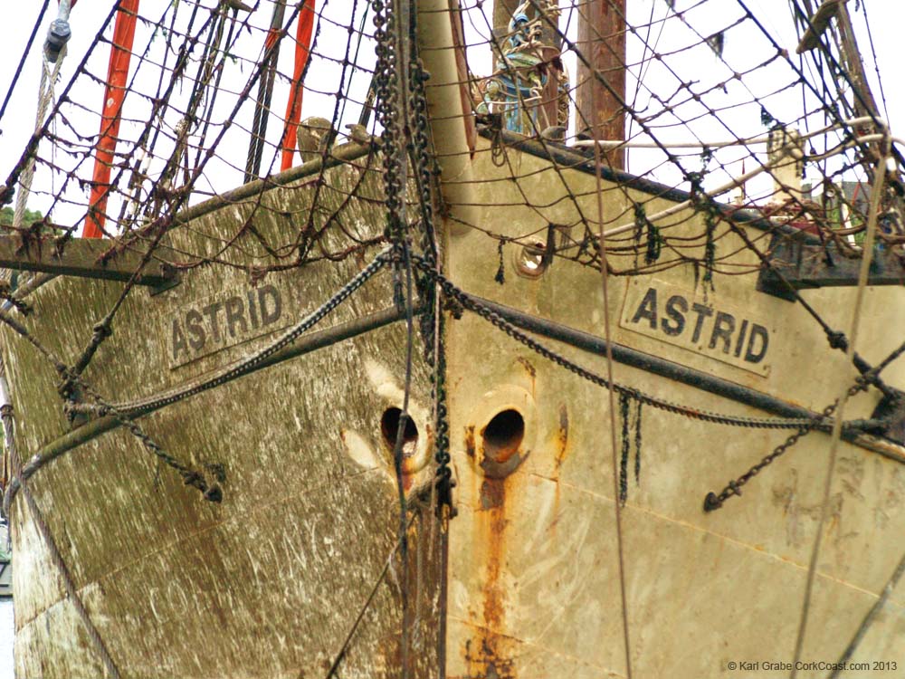 KG105709 astrids bow