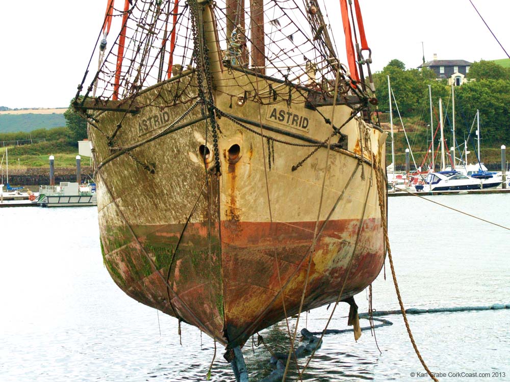 KG105711 astrid head on