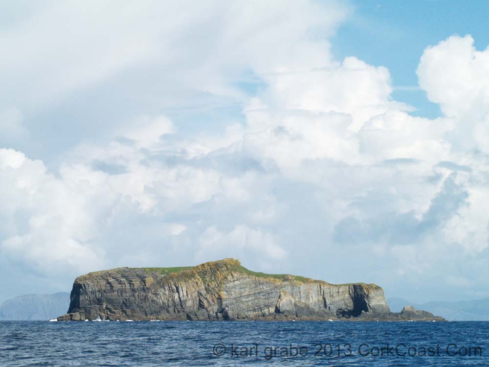 KG284646 cow rock from SE